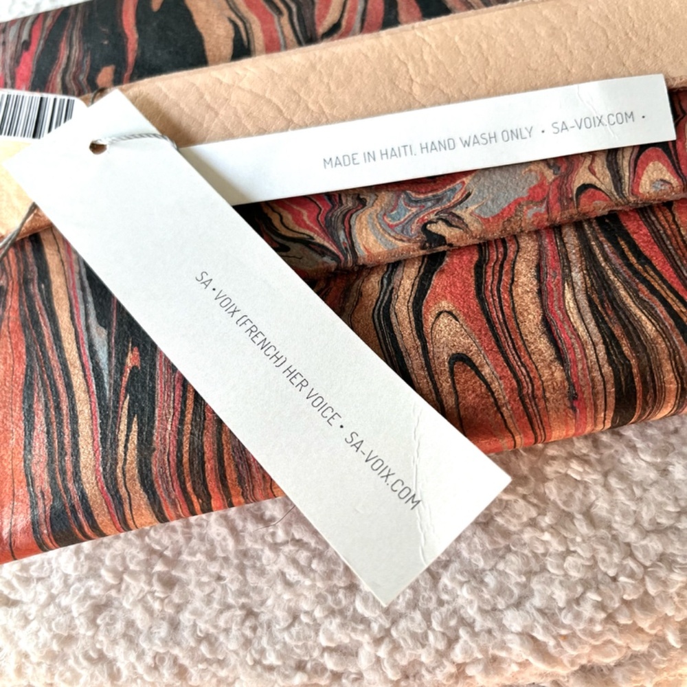 SA Voix (Her Voice-French) Hand Marbled Leather Clutch Made In Haiti - Picture 4 of 9